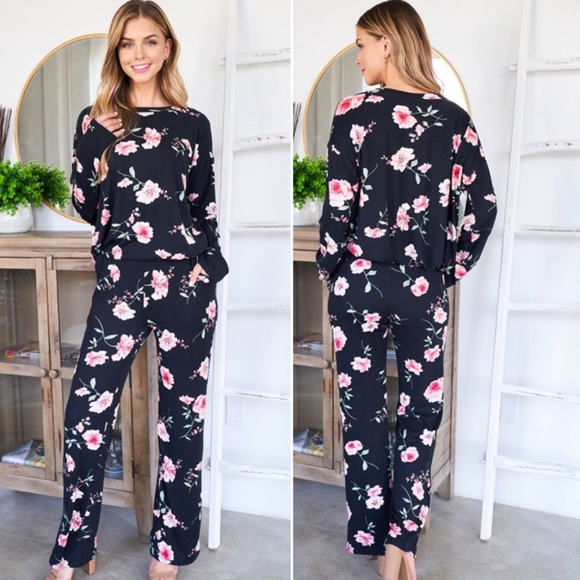 2 Pc Set Black Floral top & Bottom - Picture 1 of 11